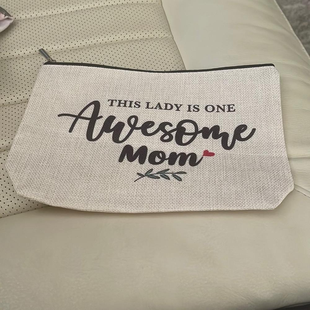 This lady is one awesome mom make up/accessory bag NWT